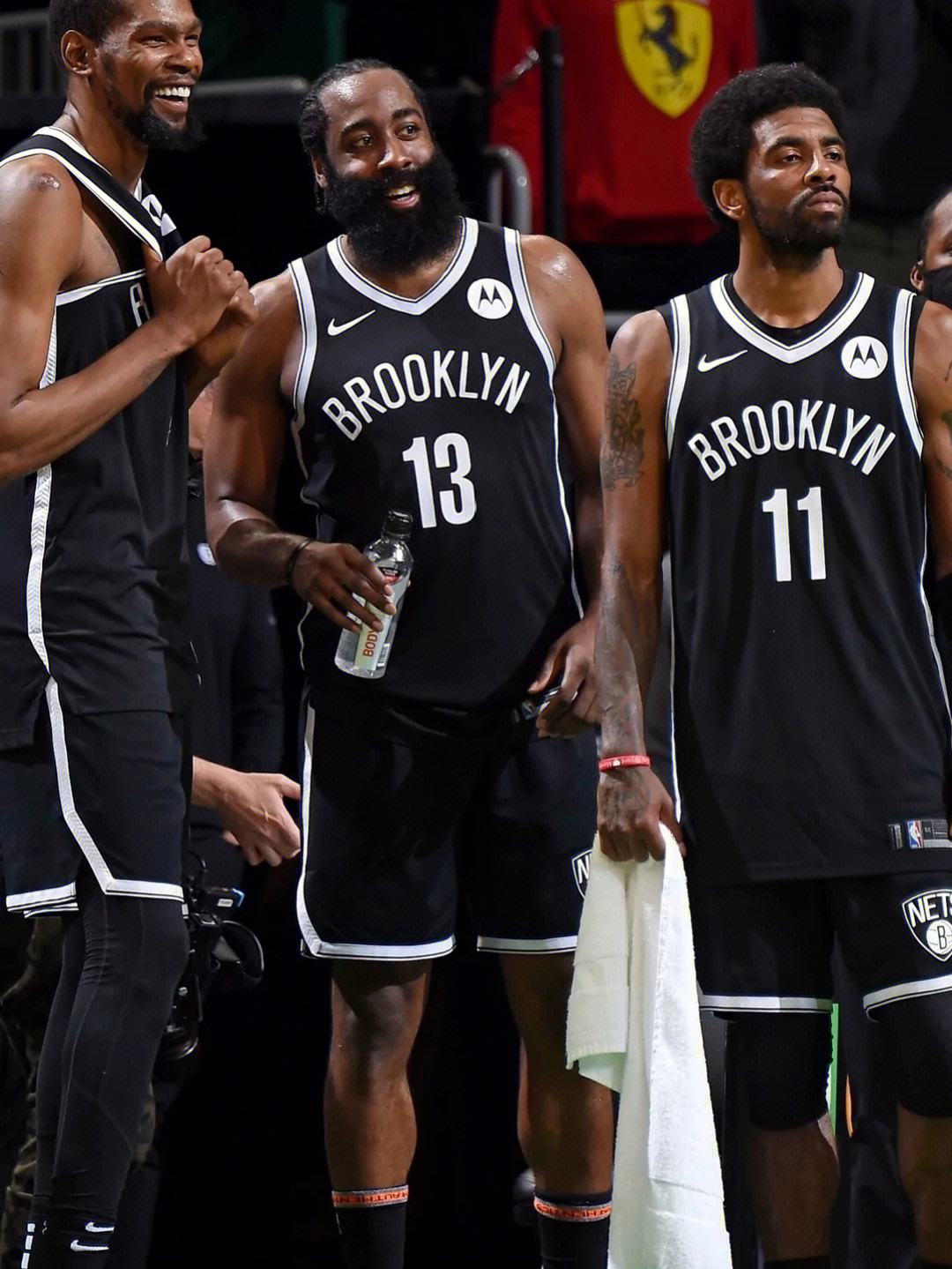 杜兰特重返赛场，大比分获胜首场状态出色，篮网观众沸腾！