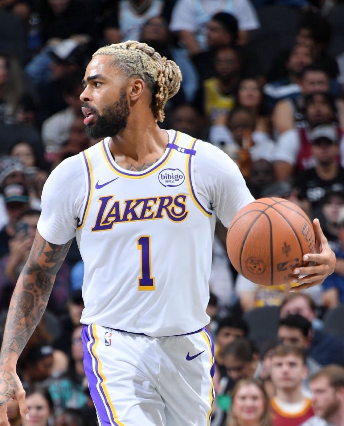 爱游戏中国-莱万多夫斯基迎来七赛季出色发挥，独行侠观众热烈欢呼！-爱游戏中国