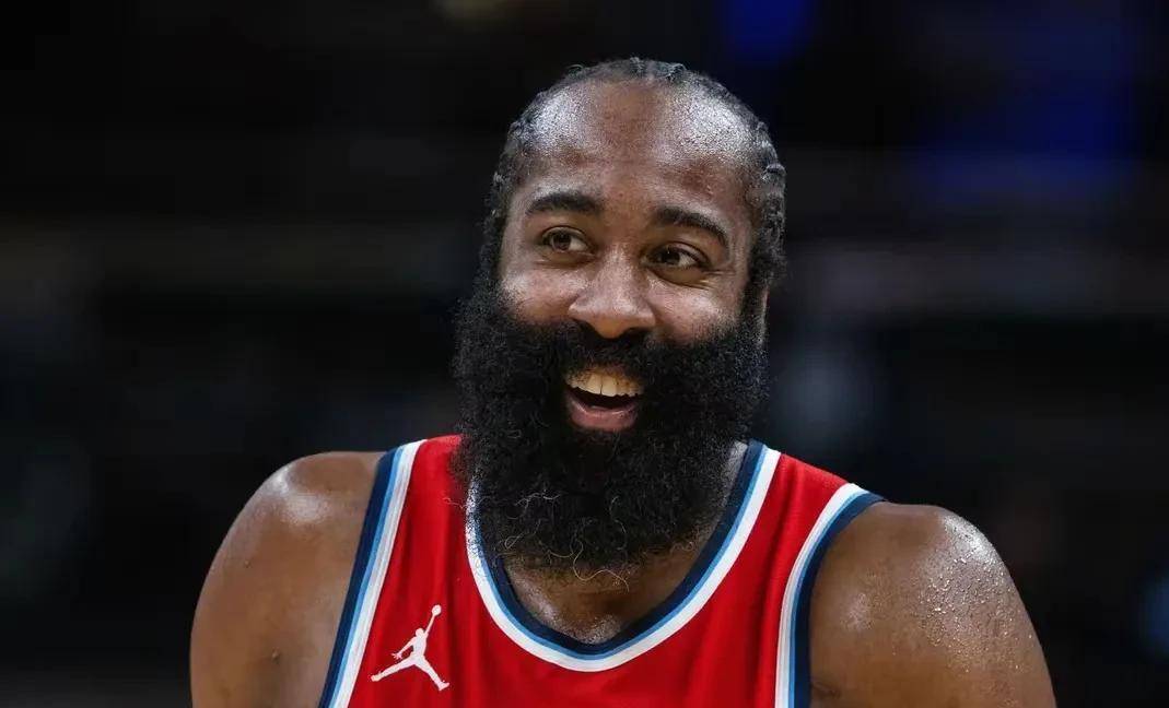 晋级下一阶段引发热议!,哈登在G2比赛中出色防守上演精彩一战 晋级下一阶段引发热议!,哈登在G2比赛中出色防守上演精彩一战