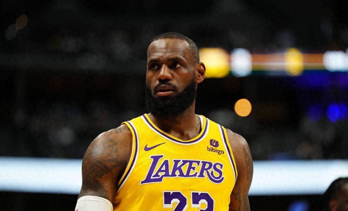 包含加时末段印第安纳步行者调整名单以备CBA常规赛，门线救险环节打磨，管理层满意，团队化学反应显著的词条