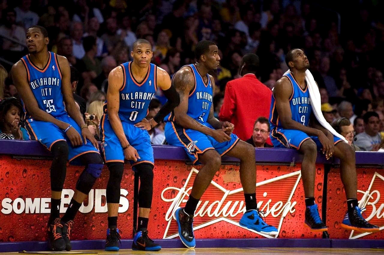 包含加时末段印第安纳步行者调整名单以备CBA常规赛，门线救险环节打磨，管理层满意，团队化学反应显著的词条