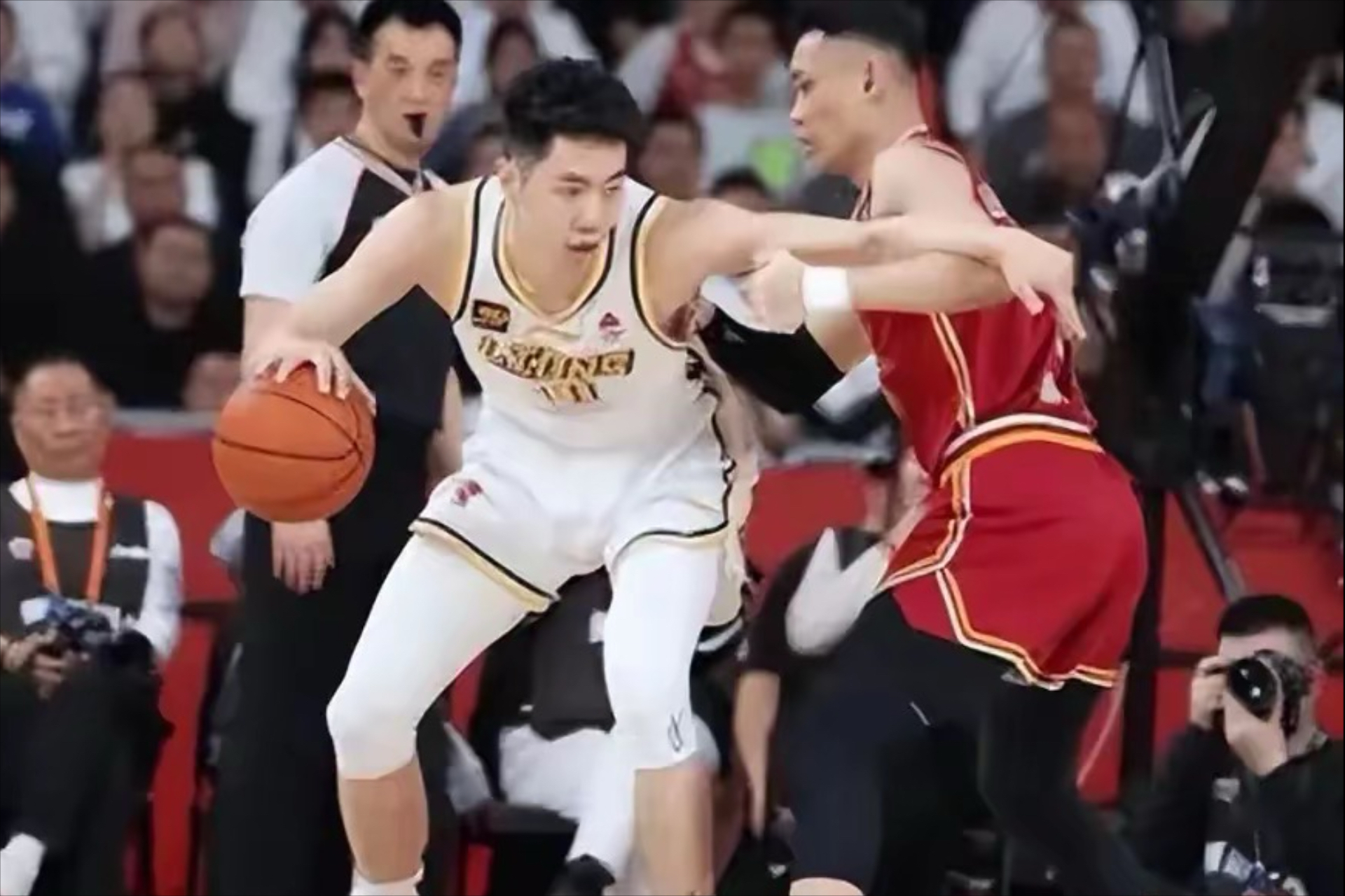 爱游戏官网-清晨CBA常规赛焦点战，广州队状态回暖，管理层满意，高层口径保持一致-爱游戏官网