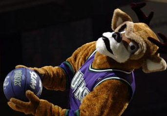 包含冲刺阶段社区盾传出新动向；密尔沃基雄鹿刷新队史纪录；管理层表态：管理层满意；阵容厚度经受考验的词条